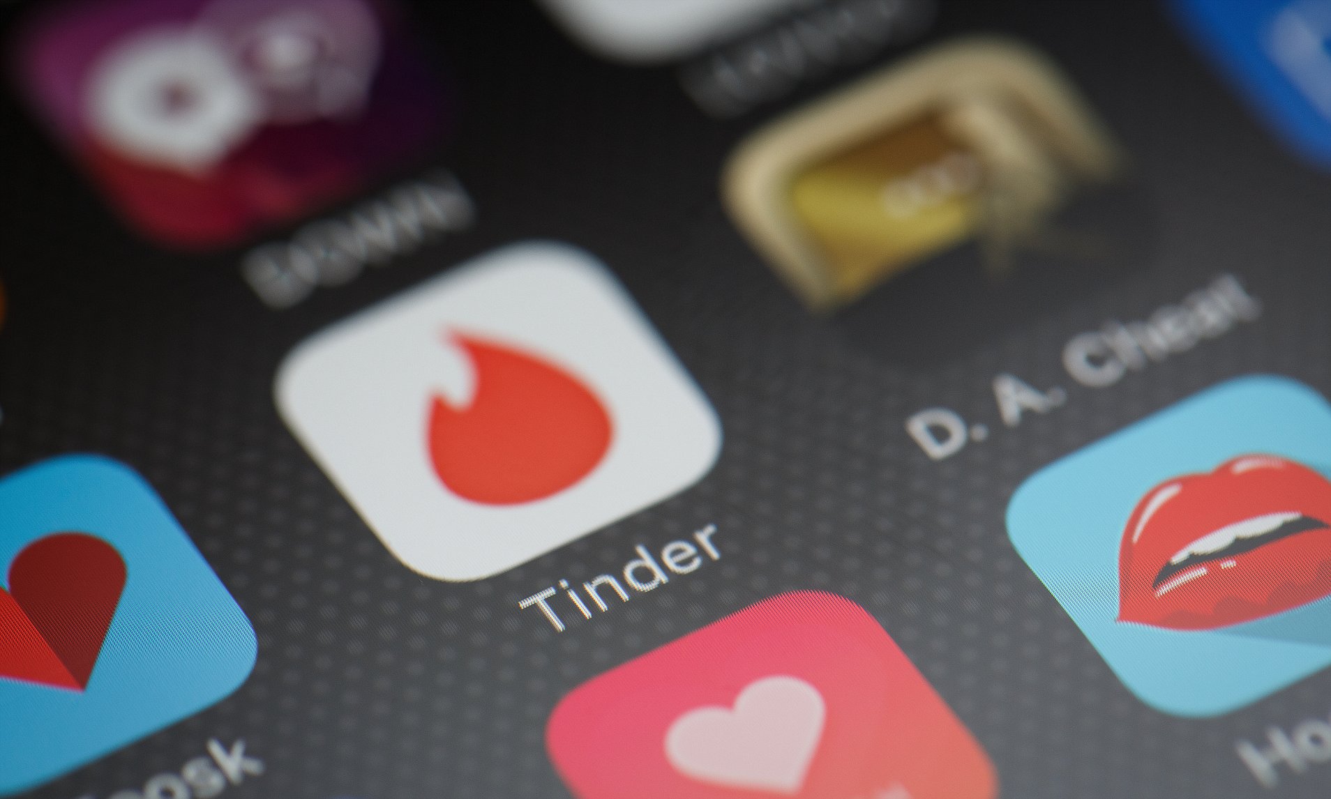 How to Protect Your Privacy When Dating Online | HuffPost Communities